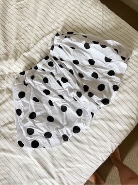 stradivarius White Skirt with Black Polka Dots L never used